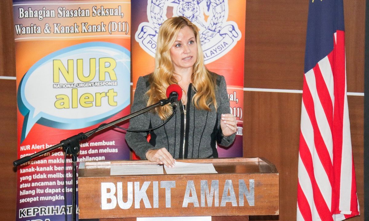 PDRM-NUR-Alerts-Emily-Vacher-Pengarah-Kepercayaan-dan-Keselamatan-Facebook