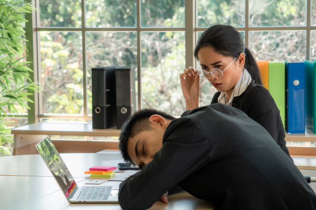asian-young-women-feel-bored-when-she-see-her-colleagues-sleeping-business-concept 51186-32