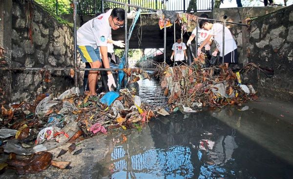 volunteer cleaning