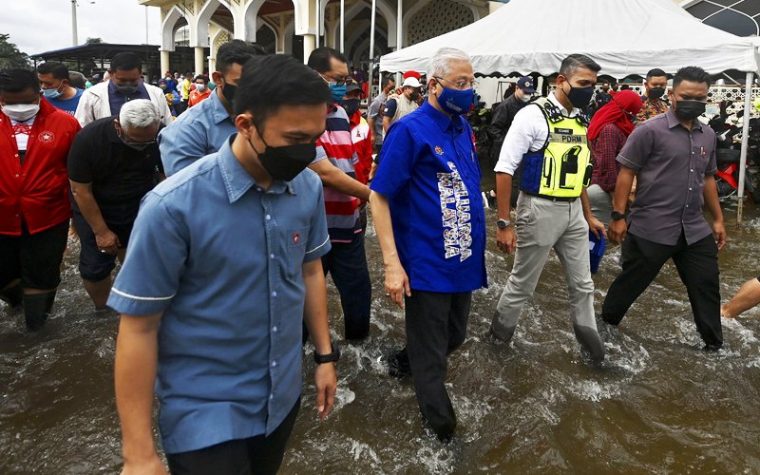 walking in flood