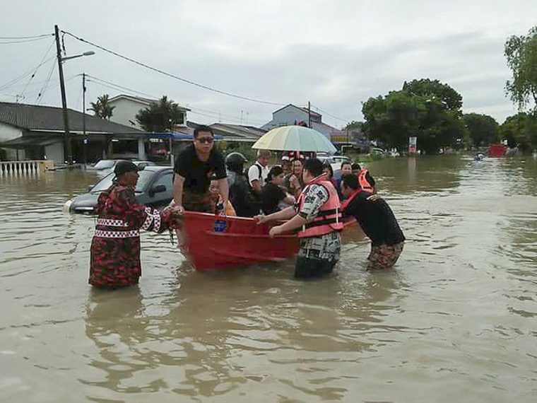 helping flood victims