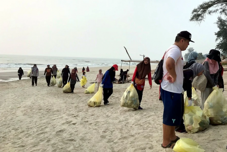 Beach Clean Up